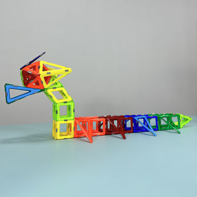 Des carreaux magnétiques en forme de perroquet Des blocs de construction pour les enfants Créativité éducative