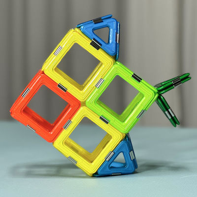 Ensemble de tuiles magnétiques aux formes polyvalentes pour les animaux et les plantes