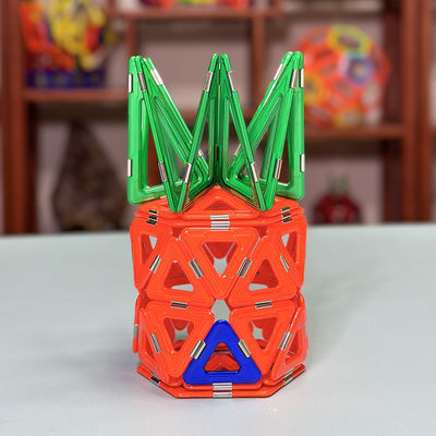 Assemblage de tuiles magnétiques aux formes polyvalentes pour les animaux et les plantes