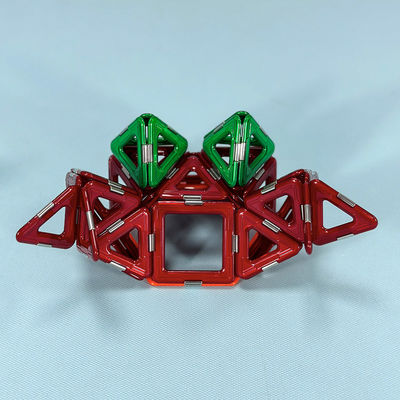 Ensemble de tuiles magnétiques aux formes polyvalentes pour les animaux et les plantes