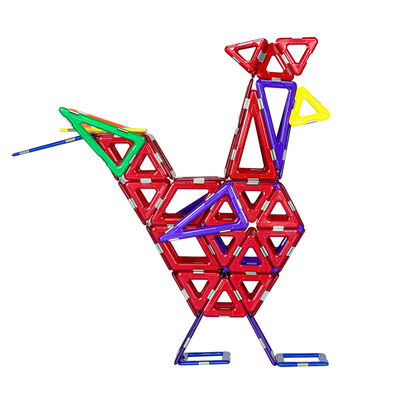 Des coqs colorés, des animaux, des carreaux magnétiques, des blocs magnétiques, des jouets pour un apprentissage efficace.